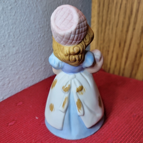 Vtg Figurine Statue Girl Broom Shoe Blonde Hair Dress Cleaning Up Mess Porcelain - Picture 3 of 5